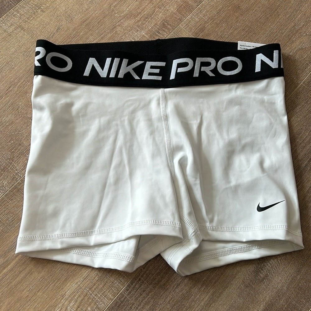 Nike pro womens white girl shorts Sz M NWT Dri fit technology 3” inseam